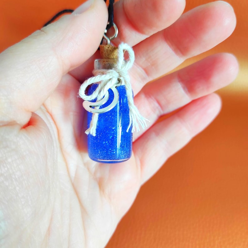 Bottle pendant necklace Point to the moon