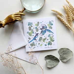 twee van vreugde… Eksterkaart | Neutrale verjaardagskaart | Wilde dieren Botanische vogels | Eco-vriendelijke gerecyclede vierkante kaart | Handgemaakte kunst