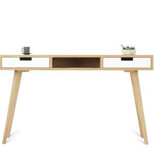 Biurko w stylu skandynawskim z 2 szufladami i półką