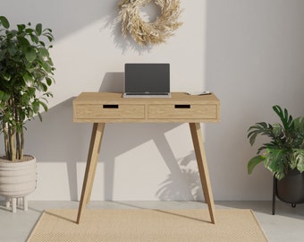 Modern klein houten bureau met massief eiken laden in mid-century stijl. Handgemaakt.