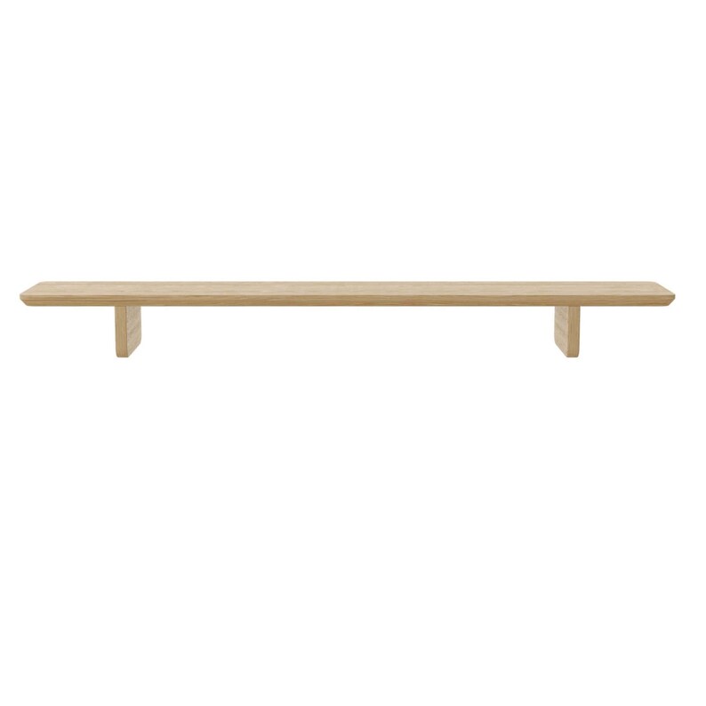 Puede incluir: Una estanter&iacute;a de madera clara con bordes redondeados y dos soportes rectangulares a cada lado.
