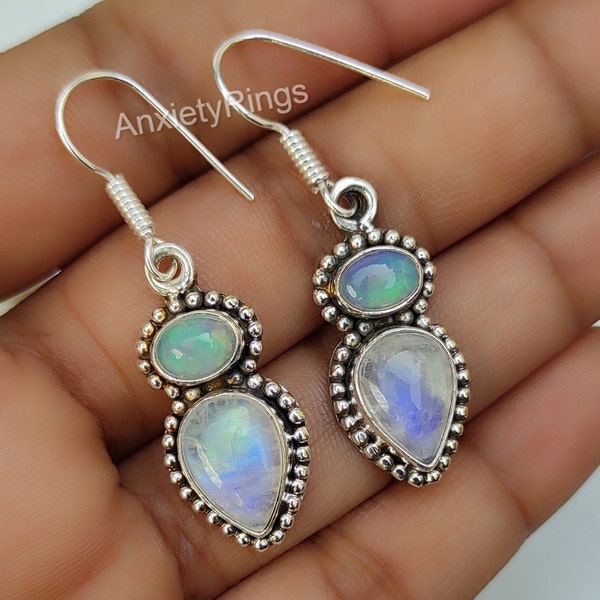 Boucles d'oreilles en pierre de lune arc-en-ciel blanc, boucles d'oreilles en forme de larme en argent sterling 925, boucles d'oreilles pendantes en pierre de lune, cadeau délicat, cadeau pour elle, boucles d'oreilles