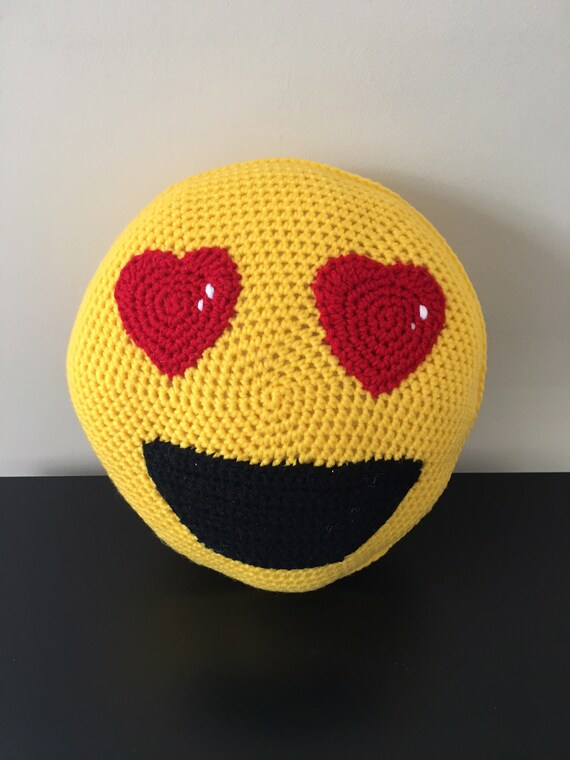 Crochet Emoji Hearts Eyes Round Decorative Pillow