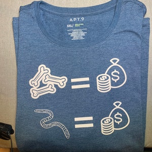 T-Shirt ''Ich denke, du solltest die Nacht verlassen, wenn die Skelette in die Stadt kommen** Skizze! IYKYK