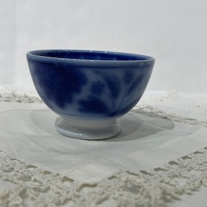 19th Century Flow Blue Tea Bowl: Feathered Stick Spatter, Societe Ceramique