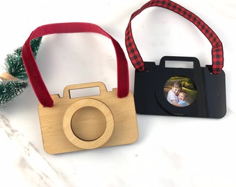 Camera ornament in wood or black acrylic - picture frame ornament - photographer gift - camera ornament - party favor - gift - wedding favor