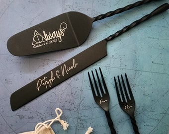 Juego personalizado para cortar la tarta de boda con tenedores - Regalo de aniversario grabado para los novios - Hecho a mano con materiales de gran calidad.