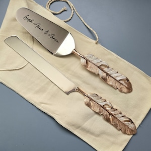 Personalizowany zestaw noży i łopatek do tortu weselnego - Personalizowany zestaw noży i łopatek do tortu - Zestaw różowo-złotych tortów weselnych - Serwer do tortu z piór