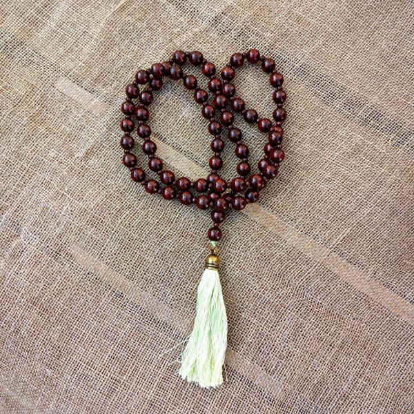 Sautoir en bois avec pompon / Mala necklace / Boho necklace with wooden beads and tassel