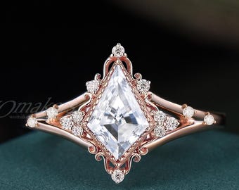 Kite Cut Moissanite/Diamond Engagement Ring Vintage Filigree Lace Halo Bezel Ring Split Shank Art Deco Ring Rose Gold Unique Bridal Jewelry