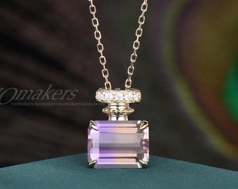 Natürliche Parfümflasche Ametrin Smaragd Schliff Halskette, East West zweifarbige Edelstein Anhänger mit Moissanite Milgrain Cap, einzigartiges Schmuck Geschenk