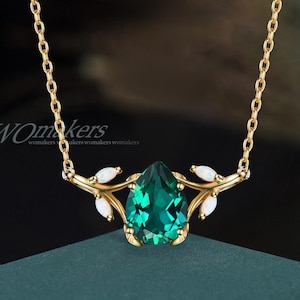 Naszyjnik z wisiorkiem w kształcie łezki z gałązką i szmaragdem w kolorze zielonym inspirowanym naturą, z kamieniem szlachetnym w kolorze gruszki, z majowym łańcuszkiem z kamieniem urodzinowym, prezentem ślubnym