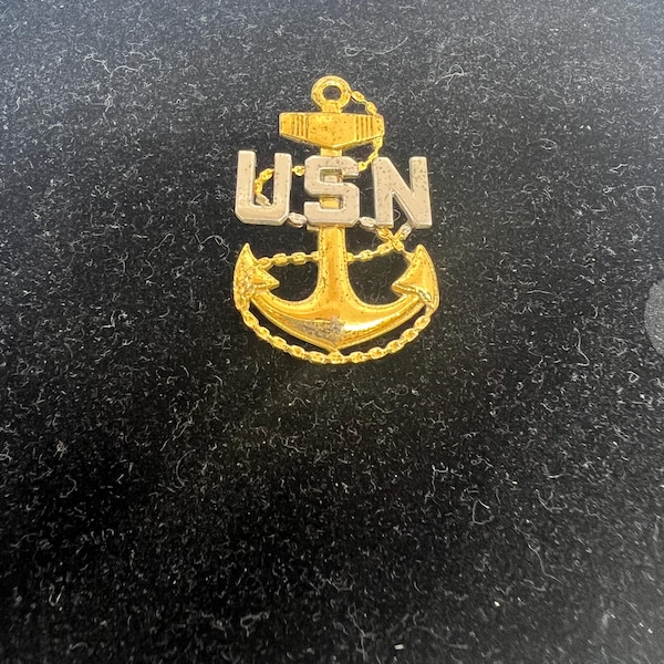 WW ll USN CPO Chief Petty Officer Hat Badge Pin