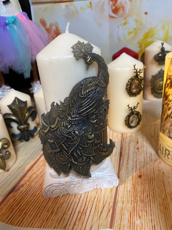 Peacock gold candle pin