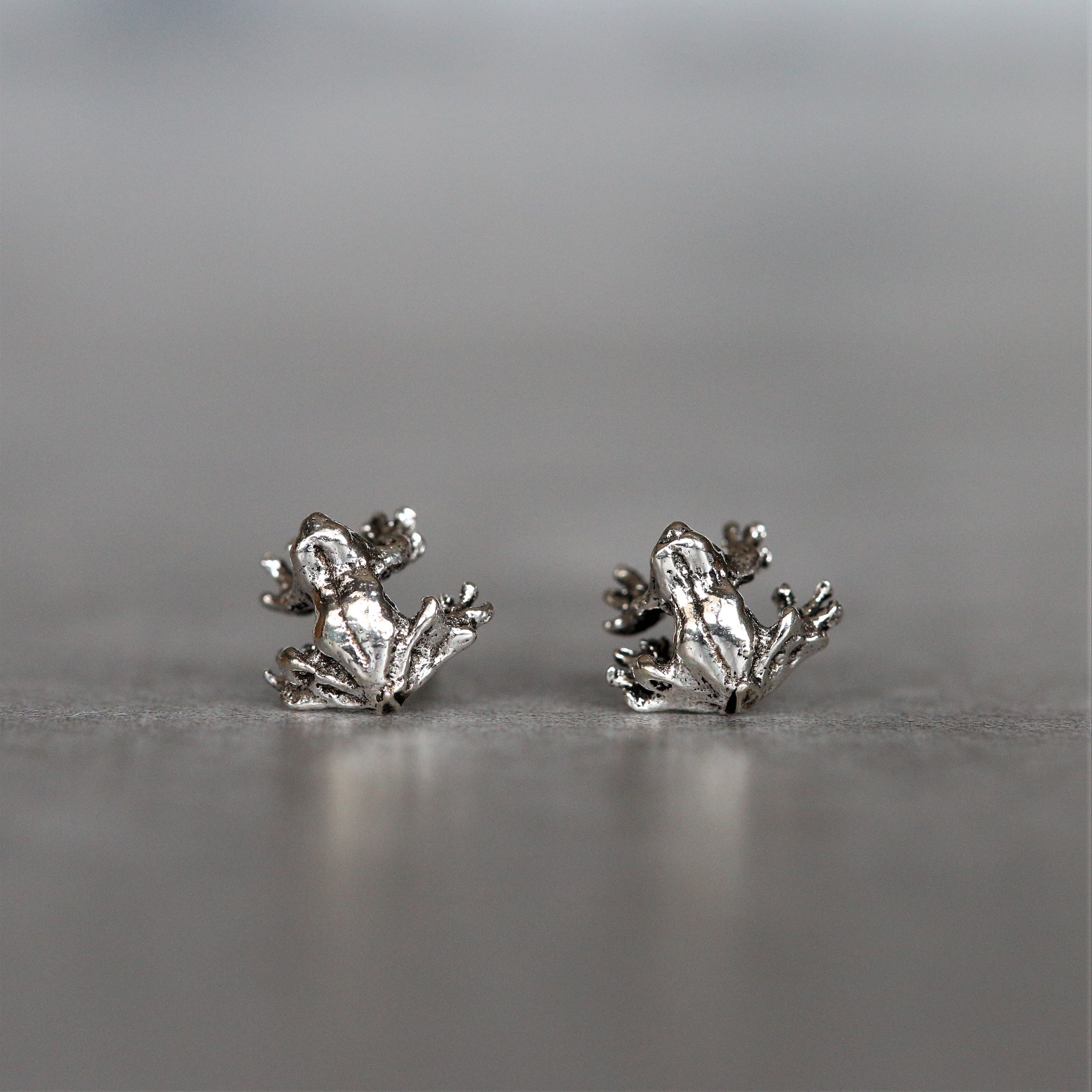 E5975 Oxidized Sterling Silver Frog Earrings Studs