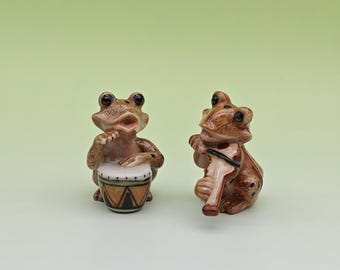 Miniature Ceramic Frog Figurine: Collectible Porcelain Ornament