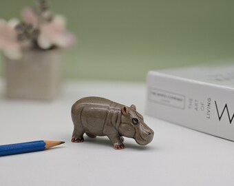 カバの陶器置物 グレー 陶器製カバの置物：ミニチュア磁器製動物像 - Etsy 日本