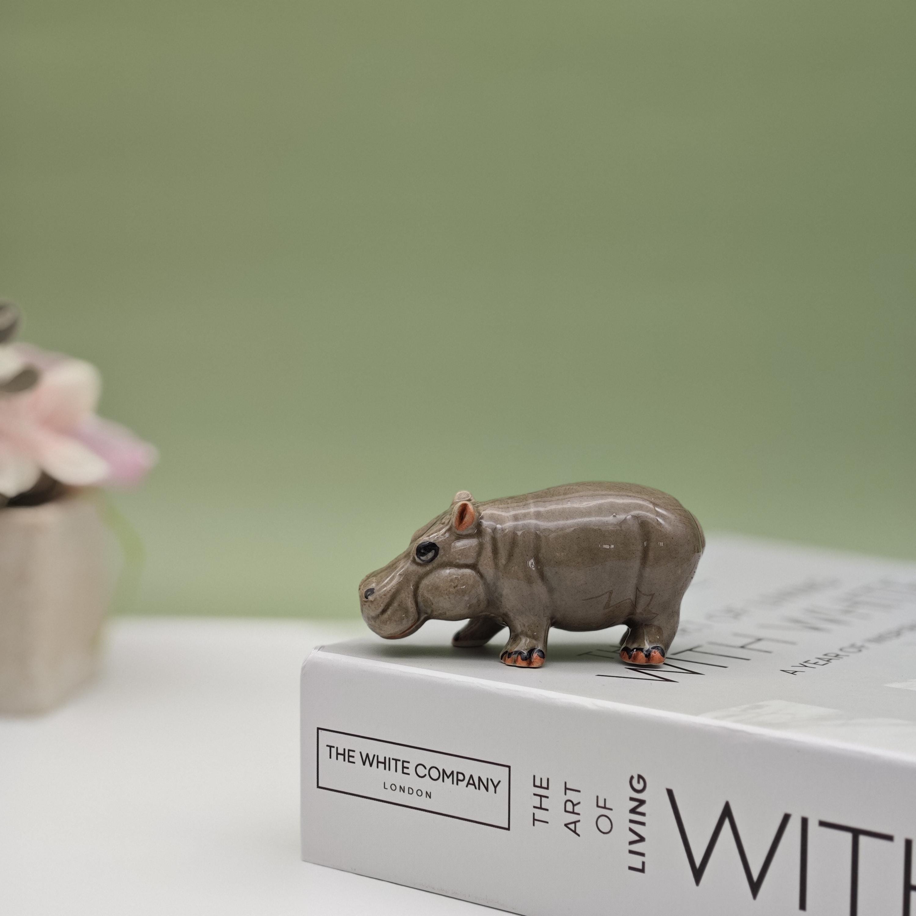 陶器製カバの置物：ミニチュア磁器製動物像 - Etsy 日本