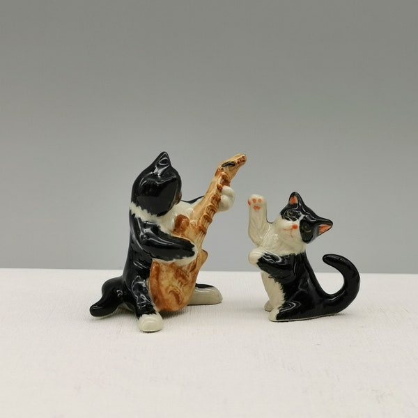 Lot de 2 chats smoking, figurines de chat miniatures, chat jouant de la guitare, décoration d'intérieur et collection, cadeau d'anniversaire