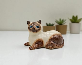 手描きのヴィンテージミニ猫の置物、ミニチュア陶器のシャム猫の像