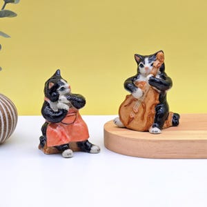 Ceramic Cat Salt and Pepper Shakers: Whimsical Kitchen Decor