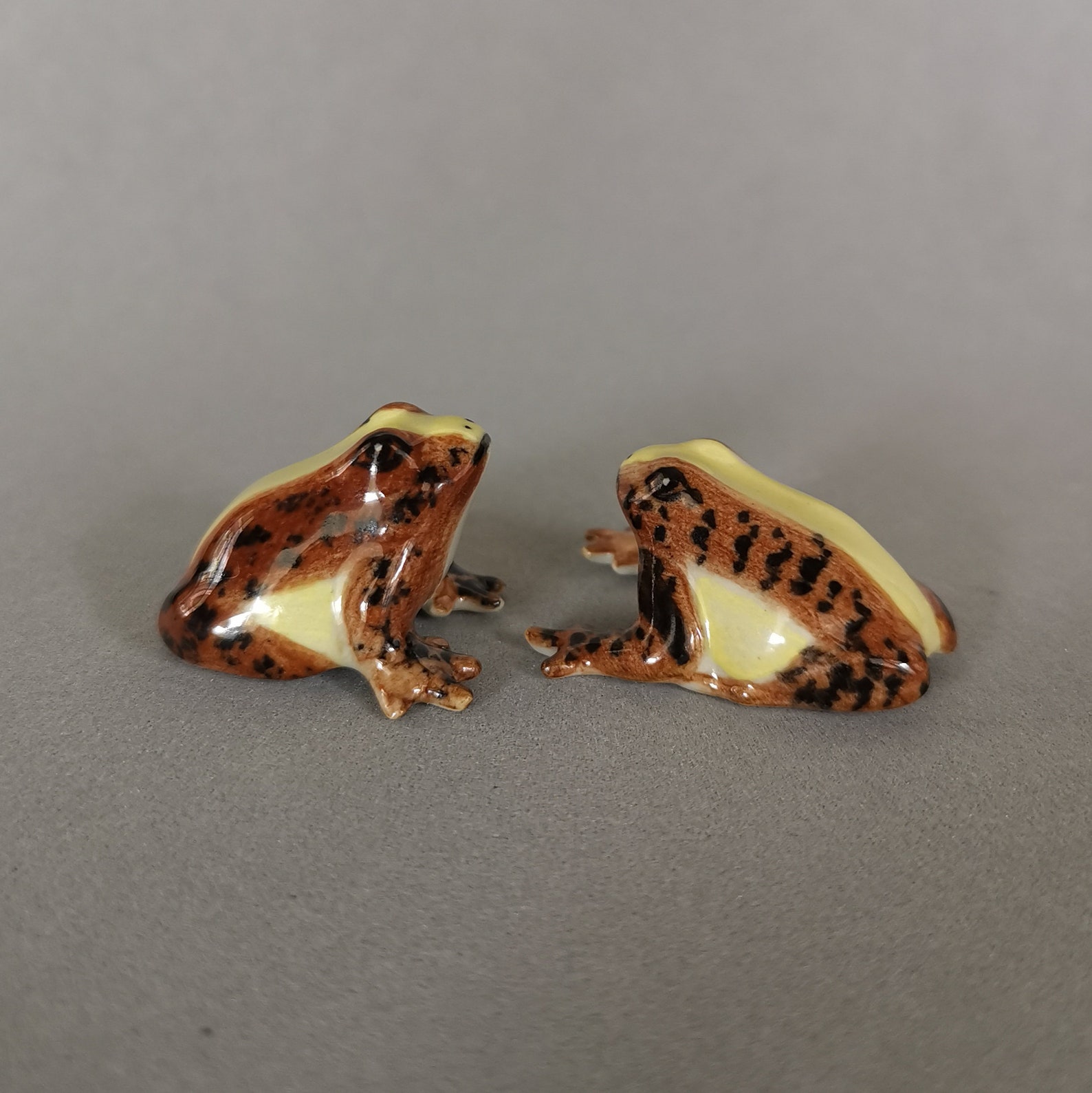 2 Miniature frog ceramic porcelain animal figurine brown | Etsy