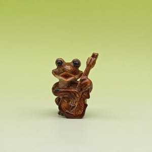 Hand-Painted Ceramic Frog Figurine: Collectible Home Decor