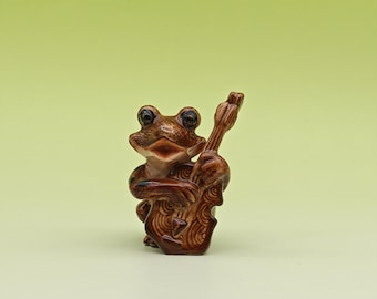 Hand-Painted Ceramic Frog Figurine: Collectible Home Decor