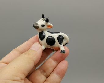 ミニチュアセラミック農場牛雄牛動物小さな茶色と白の置物小さな像