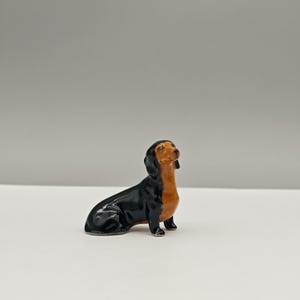 Dachshund Figurine-Miniature dog statue-Gifts and collectibles for dog lovers