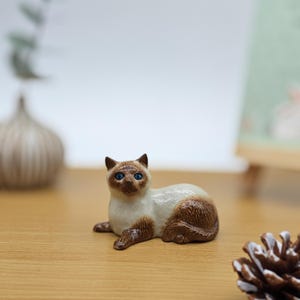 Handmade Ceramic Siamese Cat Figurine – Cute Home Decor & Gift