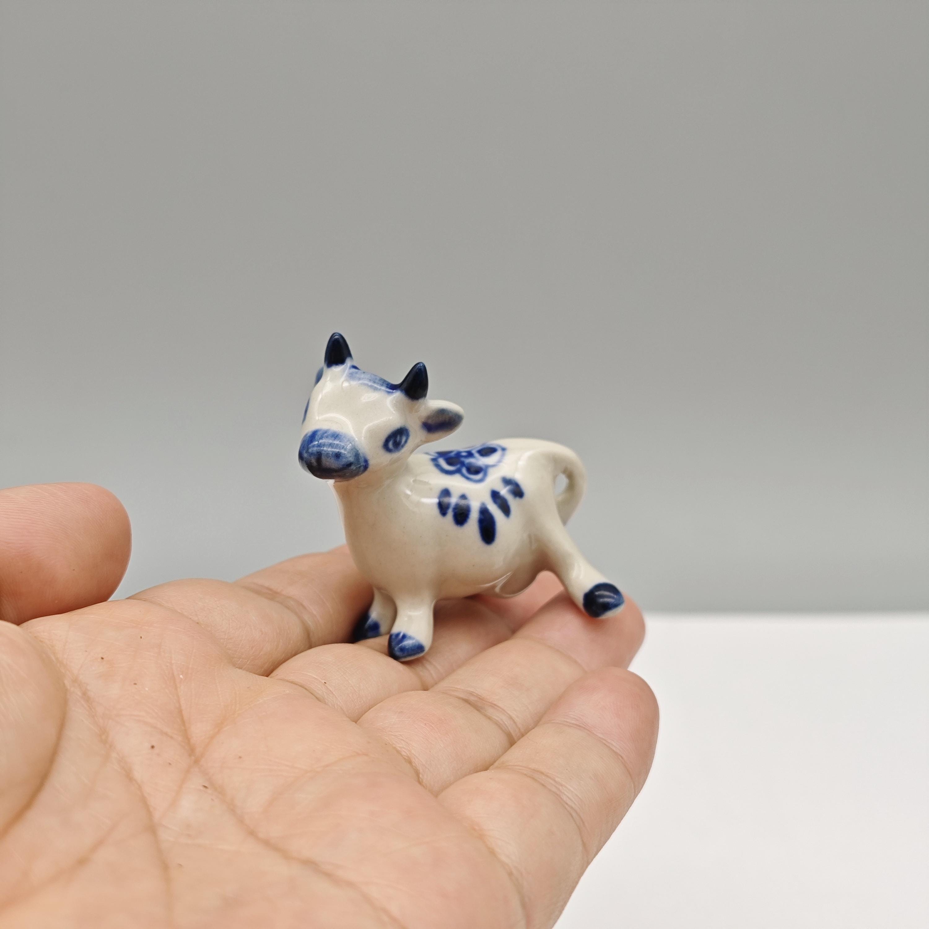 手描きの陶器製牛の置物：ミニチュアホームデコレーション - Etsy 日本