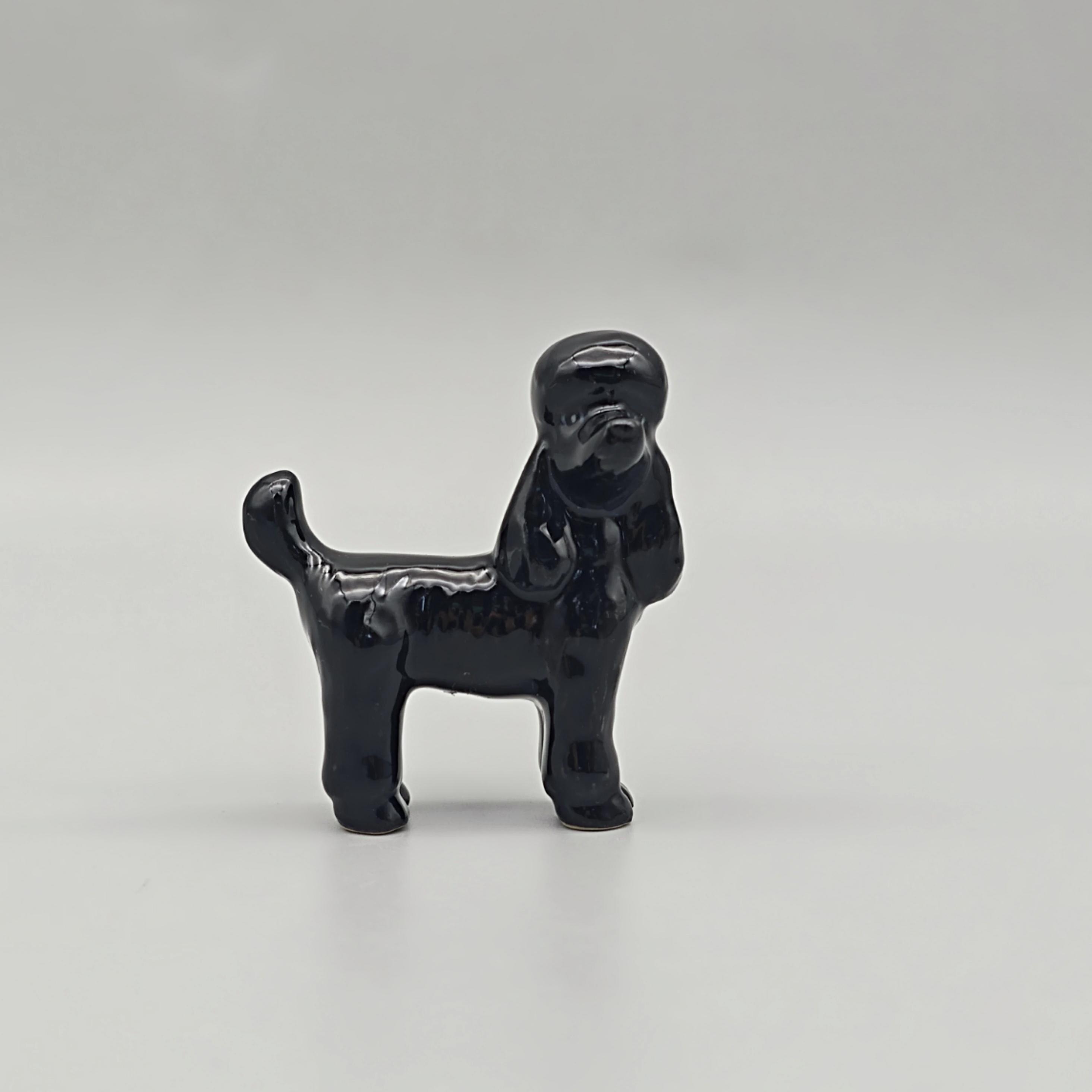 陶器製のプードルの置物 - ミニチュアの黒いプードルの置物 - 装飾品