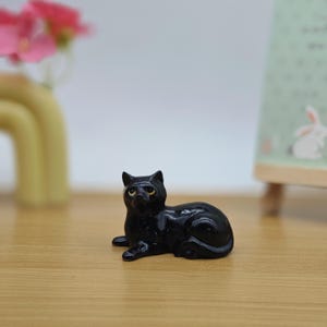 装飾用の陶器製黒猫の置物 - ユニークな陶器製猫のギフト - ディスプレイ用の小さな陶器製猫 - 黒猫好きへのギフト
