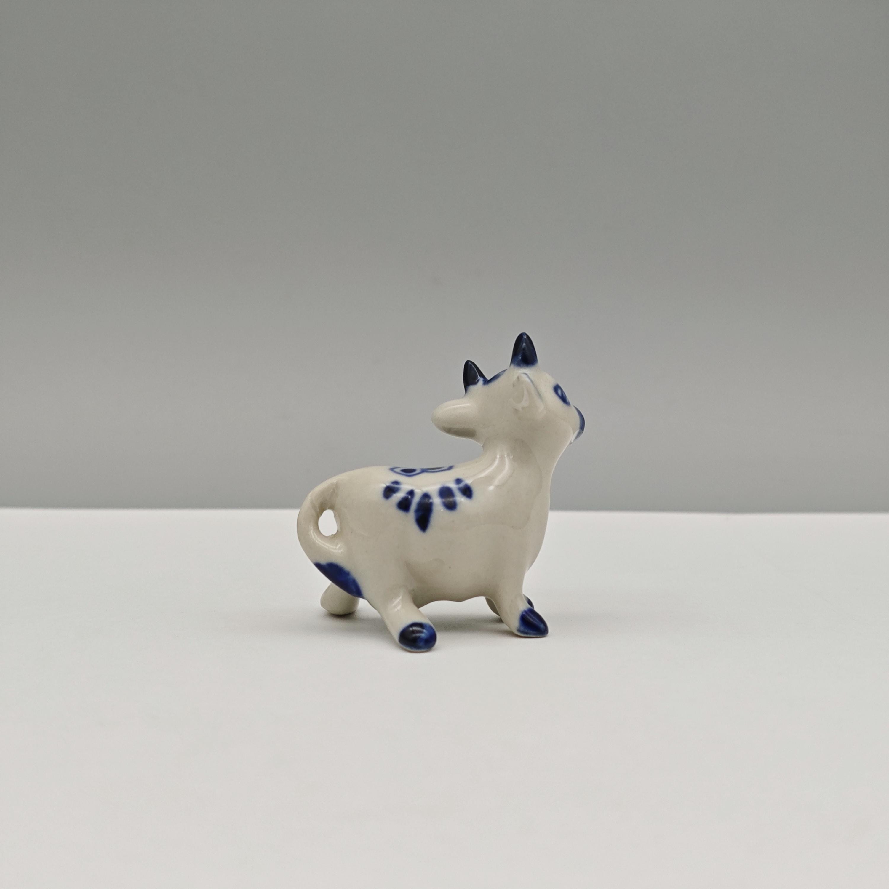 手描きの陶器製牛の置物：ミニチュアホームデコレーション - Etsy 日本