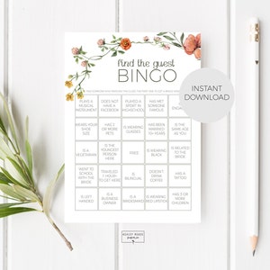 Pode incluir: Um cartão de jogo imprimível "Find the Guest Bingo" com detalhes florais. O cartão apresenta uma grade de prompts para ajudar os convidados a interagir. As palavras "Find the Guest Bingo" estão no topo, com "Download instantâneo" em um círculo.