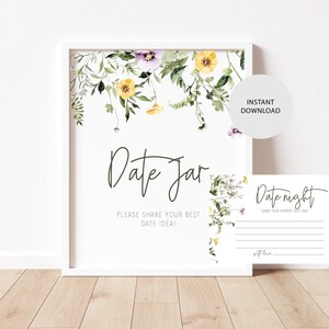 Pode incluir: Um sinal imprimível com ilustrações florais em aquarela e o texto "Date Jar" e "Por favor, compartilhe sua melhor ideia de encontro!" Também está incluído um cartão menor com o texto "Date night" e "Compartilhe sua ideia de encontro favorita!"