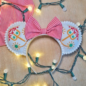 Holiday Small Worlds