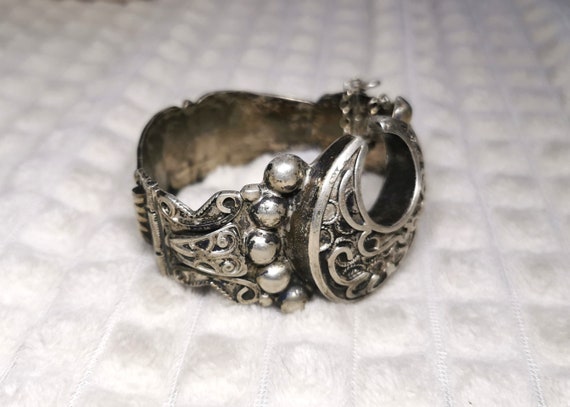 Antique Islamic Middle East Solid Silver Bangle B… - image 2