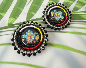 Beaded pink earrings, fingernails post