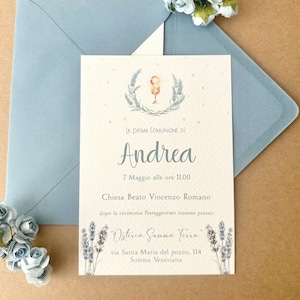 Invito prima comunione ragazzo, partecipazione comunione bambino, invito carta da zucchero, fiori celeste polvere, invito ghirlanda