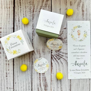 Coordinato per Prima Comunione bambina, set con scatolina portaconfetti, segnaposto di ringraziamento, tag bomboniera, colori giallo e verde