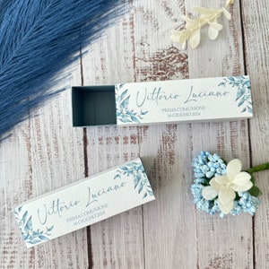 Scatole portaconfetti prima comunione, bomboniera comunione, scatoline celeste polvere, cadeau invitati, segnaposto personalizzato con fiori