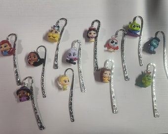 Marcadores hechos a mano con puerta de metal