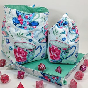 Op Caduceus klei geïnspireerde zak of dienblad met dobbelstenen: theekransje met bloemenmotief