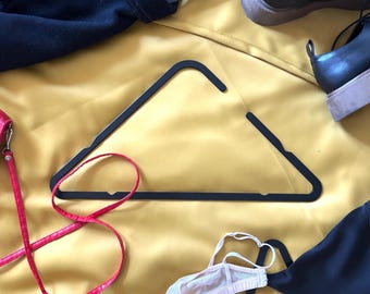 Zwart metalen kleerhangers – minimalistisch driehoekig ontwerp – duurzame en stijlvolle kledingkast