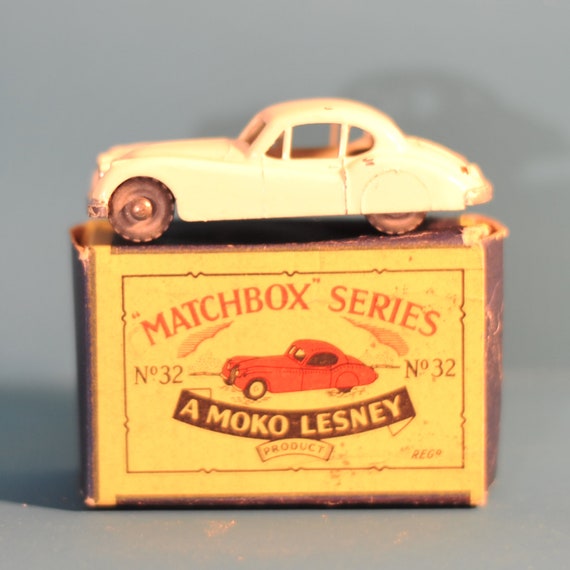 Vintage Matchbox Lesney No 32a Jaguar XK120 Coupe 1957 with original box