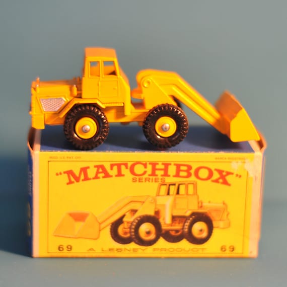 Vintage Matchbox Lesney No 69B Hatra Tractor Shovel 1965 with original box