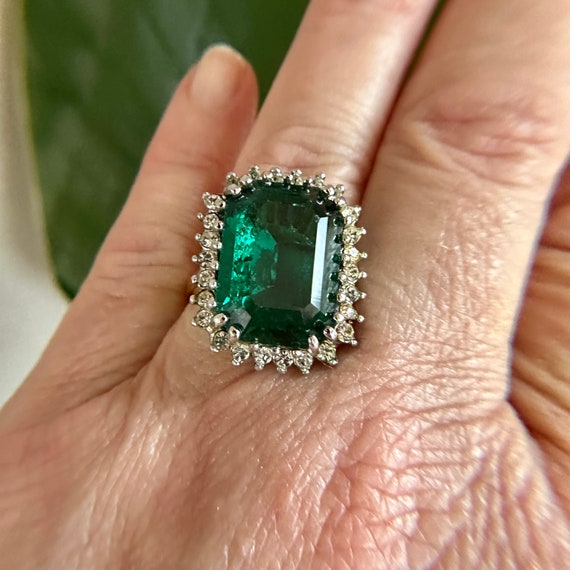 Emerald costume ring online