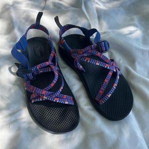 Chaco Hiking Sandals / Gender Neutral Strappy hiking sandals / womens 7 / Classic Chaco Sandals with Adjustable Straps